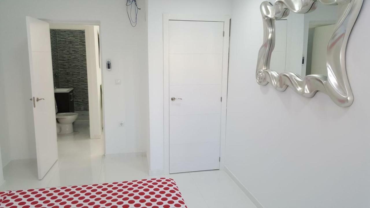 White Apartment Alicante Exterior photo